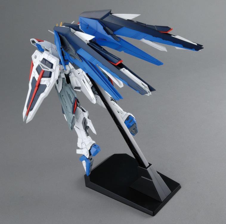 MG 1/100 Freedom Gundam (Ver 2.0)